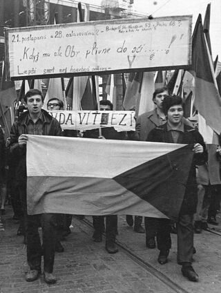 Pražská demonstrace 28. října 1968. Foto Jan Widermann. Zdroj archiv pamětníka Vladimíra Procházky